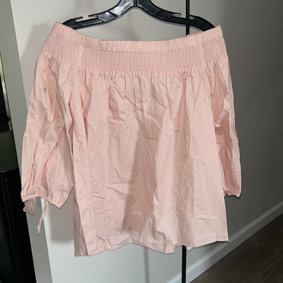 Inslee Off the Shoulder Top
POMANDER PLACE - Picture 7 of 10